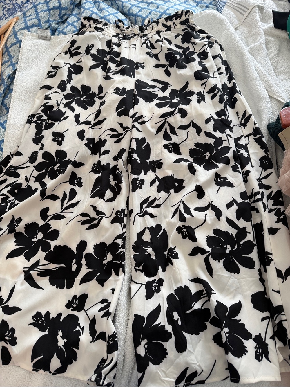 Black & White Floral Wide-Leg Pants